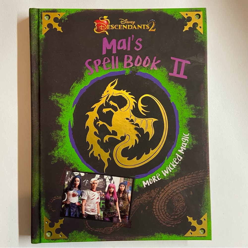 Hardcover Mal’s Spellbook IIDisney Descendants EUC